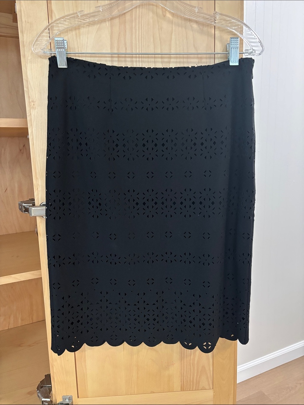 BANANA REPUBLIC Black Laser-Cut Scallop Hem Women's Pencil Skirt